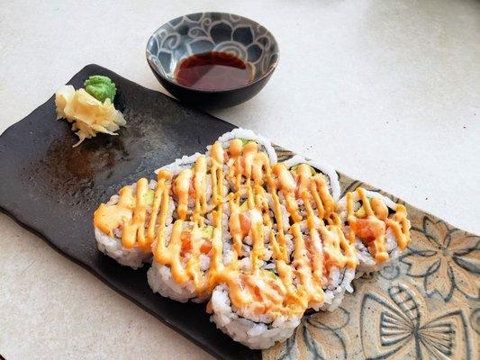 Spicy salmon roll $7