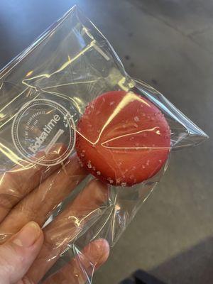 strawberry cream cheese macaroon