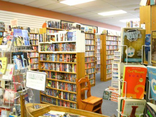 Looking through Annie's Books Stop Of Nashua from the back toward