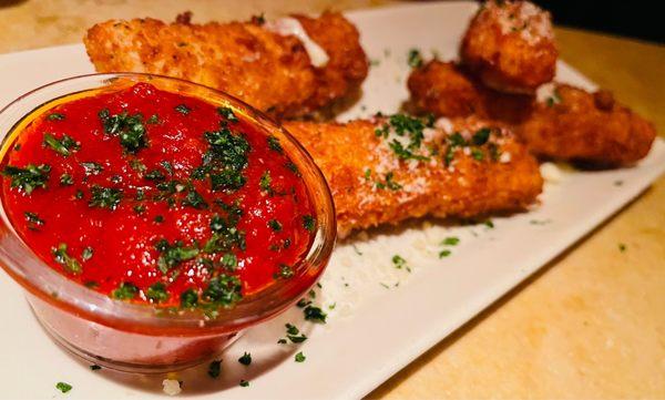 Crispy fried cheese (mozzarella and Fontina cheeses) with Marinara dip