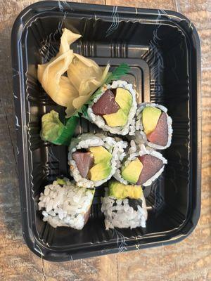 Tuna avocado roll