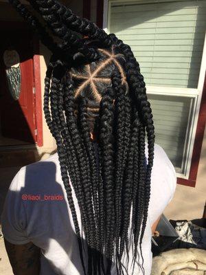 Smedium Triangle part box braids