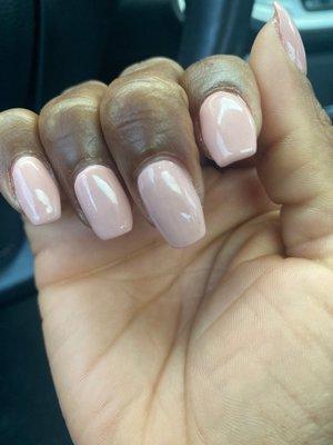 Look how the middle nails color is not even