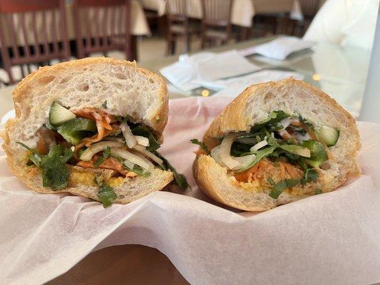 Tofu & vegetable bahn mi