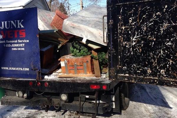 Haul Away Junk Removal Service in Chicago, Old Mattress, Old Appliance, Refrigerator removal, Construction Removal