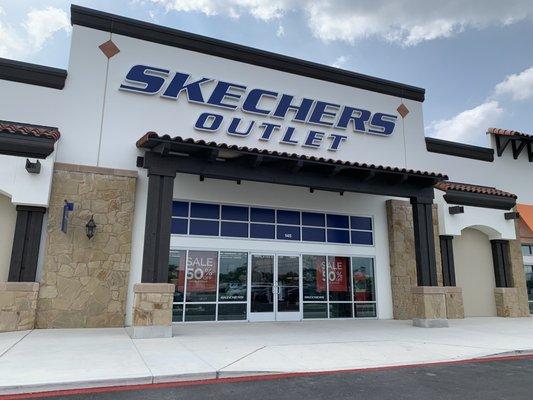 SKECHERS Warehouse Outlet