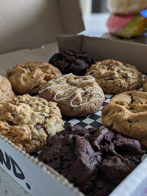 9 cookies (assortment)