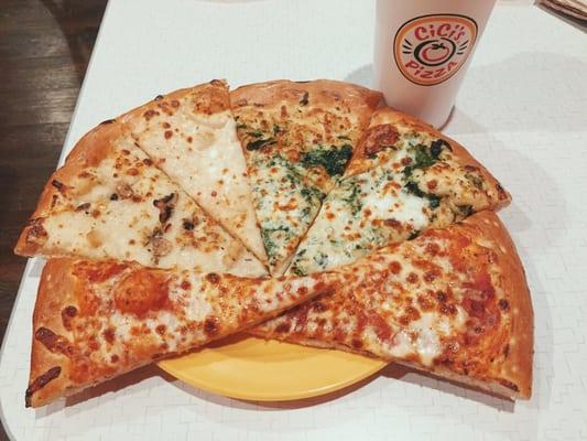 Alfredo, Pepperoni, and Spinach Pizza with sweet tea