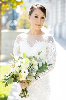 Bridal photo outside SF City Hall