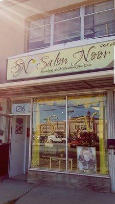 Front of Salon Noor