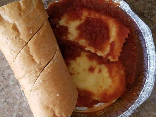 Ravioli w/ Garlic Bread