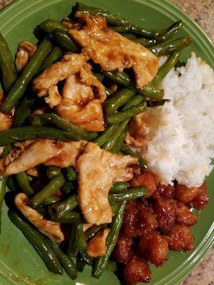 Chicken,  string  beans with a dash of  General Tso's chicken. Excellent!