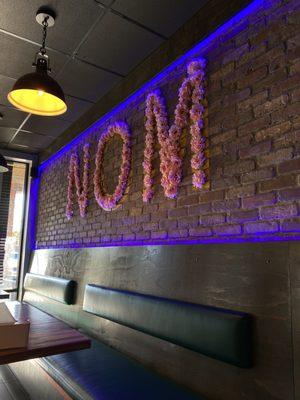 "NOM" decor