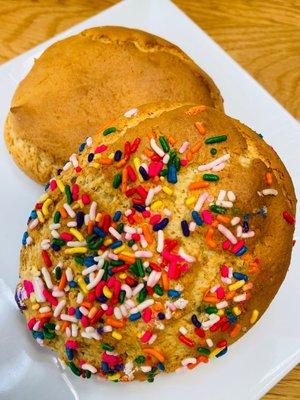 Vanilla cookie with sprinkles