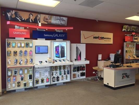 Large selection of Samsung and Apple accessories as well as live models of the phones