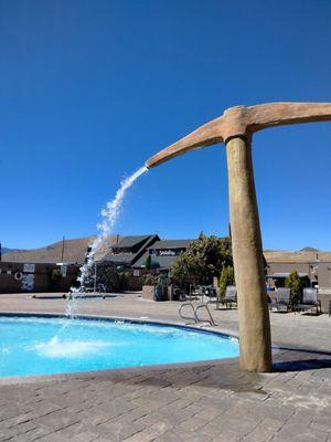 Famous HAMMER fountain!