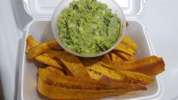 Guacamole con Mariquitas / Guacamole with Fried Green Plantain Strips