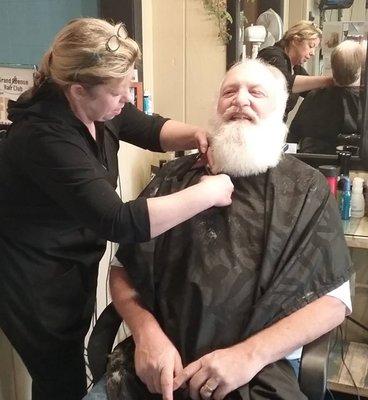 Santa getting beard trimmed at Grand Ave. Hair Club in Fox Lake, Illinois