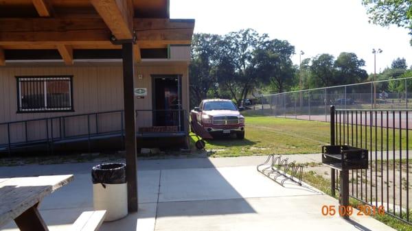 Phil Montes personal parking spot at Shady Oaks Disc Golf course 5-9-2016