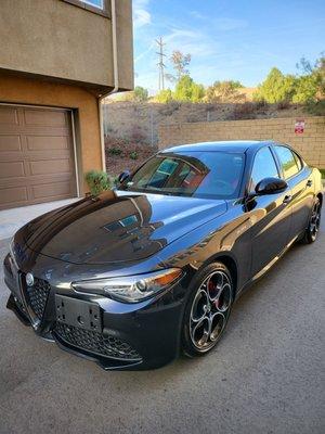 2022 Alfa Romeo Giulia Veloce (Black/Red)