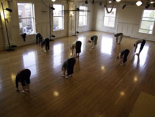 Contemporary class at Conduit Dance.  (Photo by Gordon Wilson)