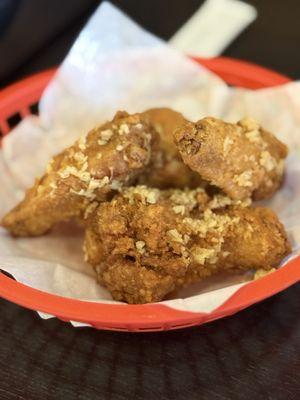 Fried Chicken Wings with Garlic Butter Sauce (4pcs)