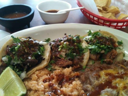 Carne asada and carnitas tacos...muy delicioso!