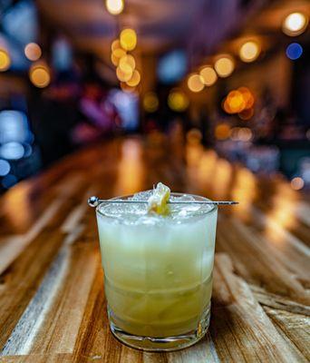 Penicillin
featuring Compass Box Artist Blend Scotch, honey ginger syrup and a spritz of Laphroaig Islay Single Malt Scotch