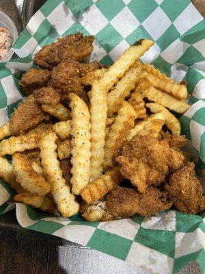 10pc Boneless Wings w/ Crinkle Cut Fries