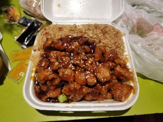 Sesame Chicken combination platter (with egg roll)