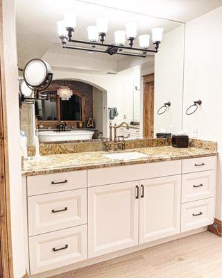 White Shaker Vanity
#homerenovation