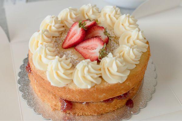 Victoria Sponge Cake with Strawberry