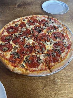 Pepperoni & Mushrooms 18"