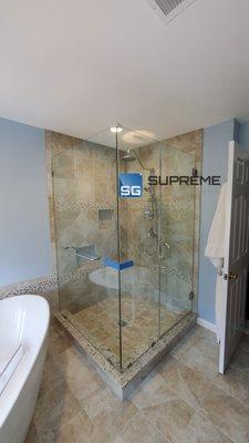 Right angle (90 degree) shower door with towel bar