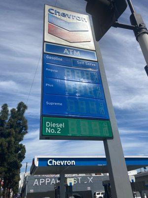 Chevron gas price today: Regular gas - $6.20/gallon!