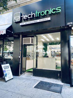 Simply Best know by the Tech Expert with iPhone, Laptop, & MacBook repair in Manhattan.