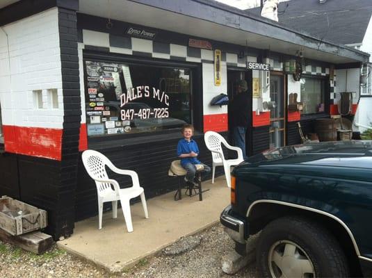 My boy in front of Dales on the FLH seat