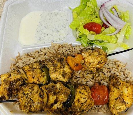 Shish tawook with tzatziki/garlic sauces, salad and rice