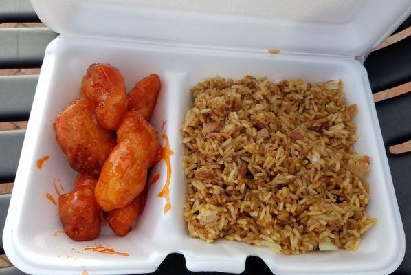 Sweet and sour chicken lunch combo.