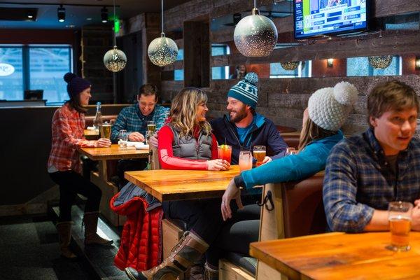 When it's time to après, Spur's vibrant atmosphere, local beers on tap, bar bites and craft cocktails serve as the perfect place to gather.