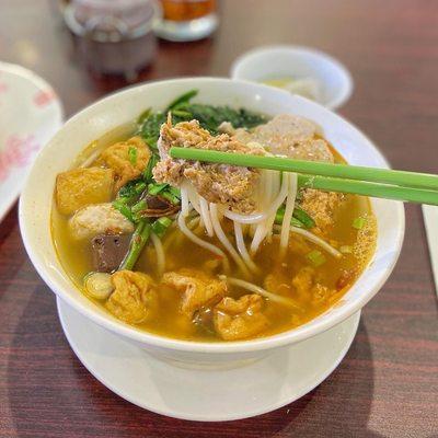 Special crab cake soup (Canh bún)