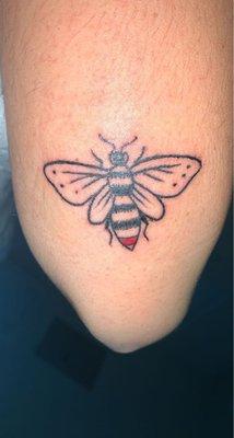 a cute lil bee Jeffery drew up for me