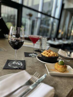 Crab cake, Mac & Cheese