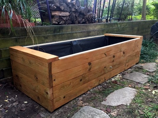 Custom 8'x'3'x2' raised bed with liner and benches