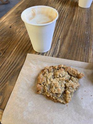 Oatmeal raisin cookie and cappuccino