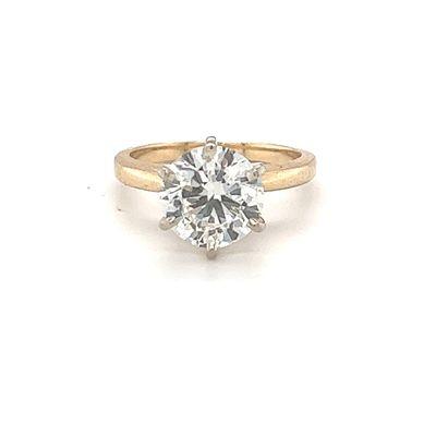 2.26 ct Diamond Solitaire in 14k yellow gold