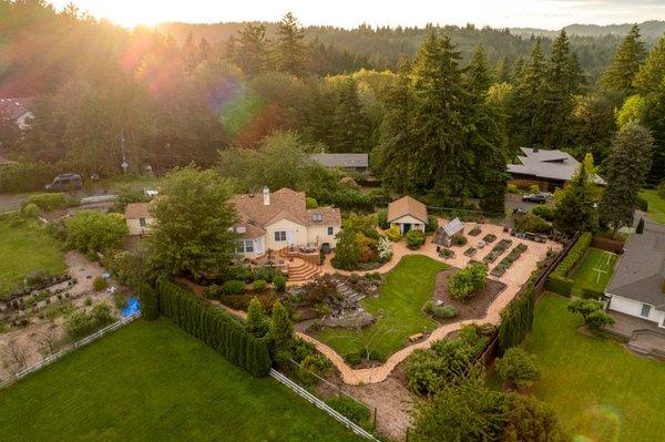 Master Gardener's Dream | 
SW Stephenson Ct, Portland, Oregon