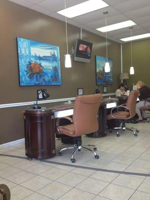 Very nice and elegant style nail salon. Great atmosphere!