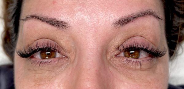 Hybrid Lash Set by Marci . Mix of Angel lashes and Volume.