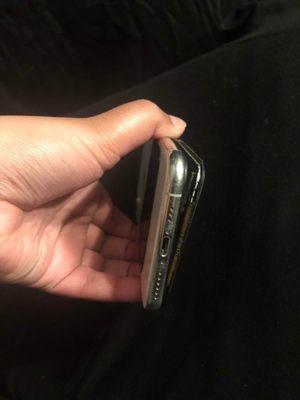 Screen falling off iPhone XS